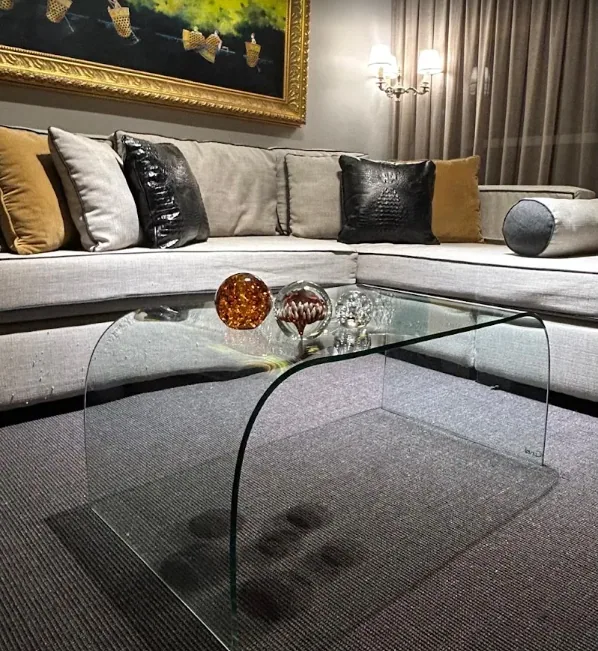 Mesa de vidrio curvo